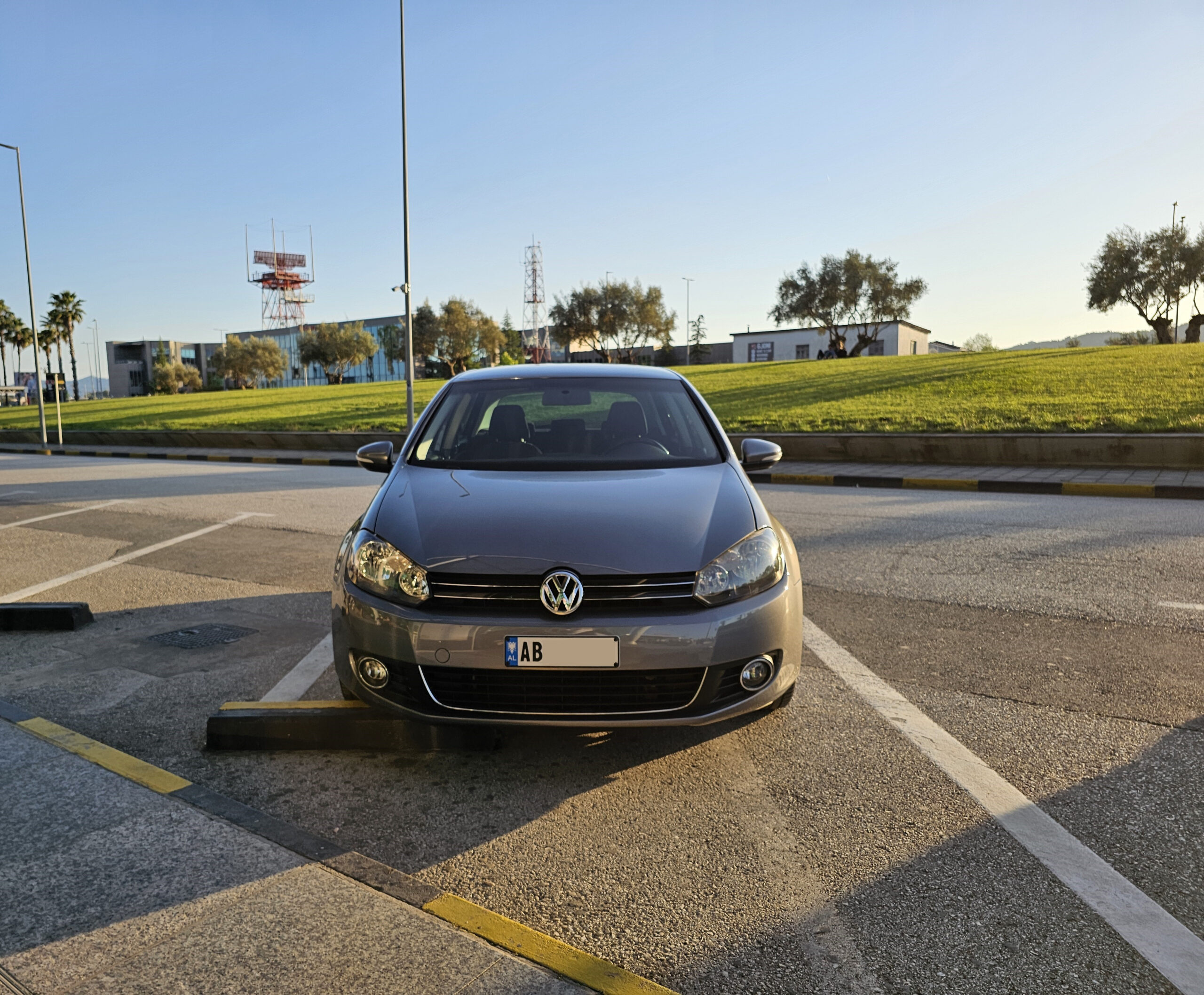 VW Golf – Grey  2