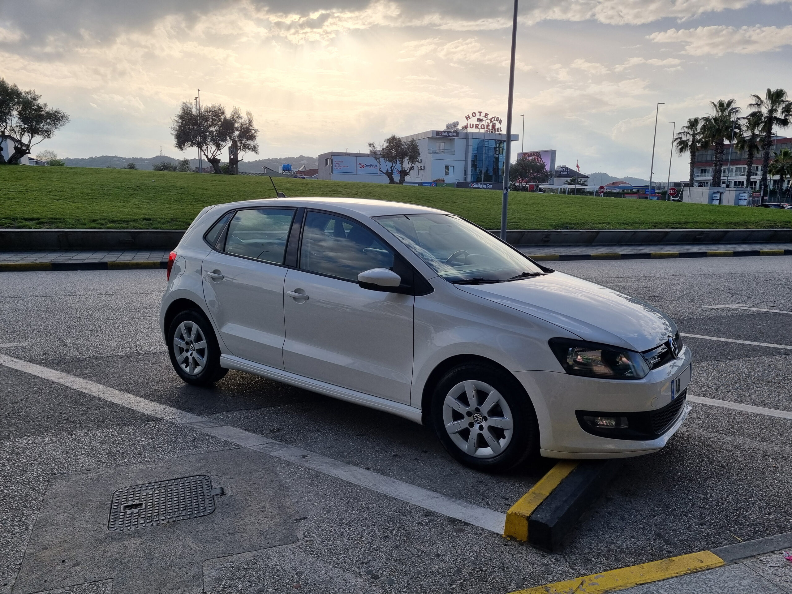 VW Polo – White